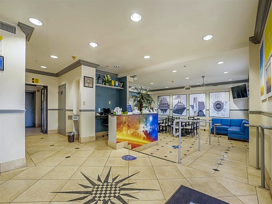 Days Inn & Suites by Wyndham Webster NASA-ClearLake-Houston