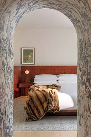 Loft Suite, Lake View, Suite, 1 King, Lake View, Balcony