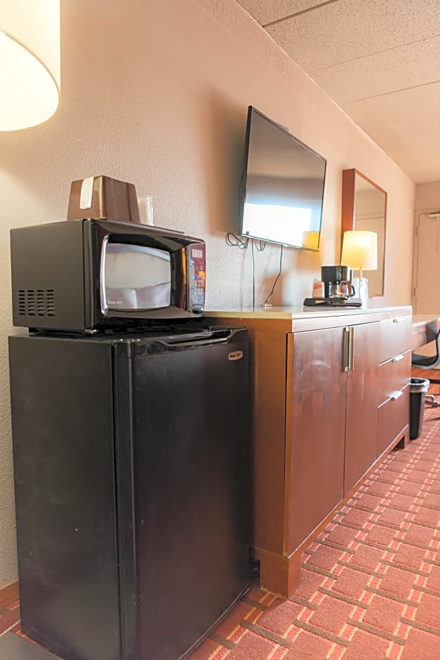 Spencer Inn & Suites