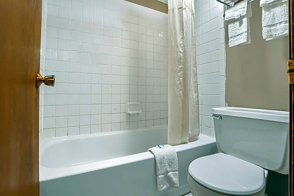 Devils Lake Inn By OYO Near Devils Lake Regional Airport