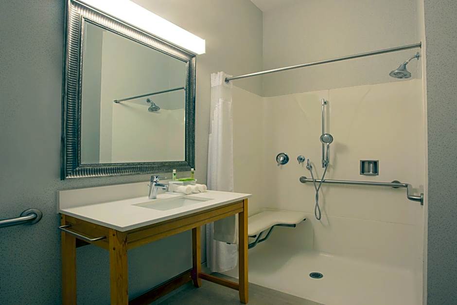 Holiday Inn Express & Suites Davis - University Area By IHG