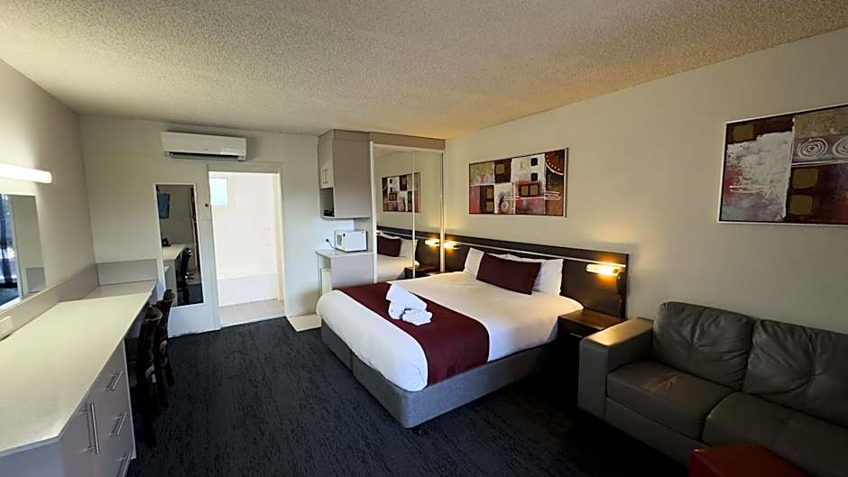 Golden West Motor Inn