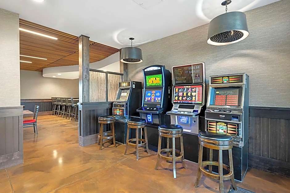 Best Western Plus Lakeview Hotel