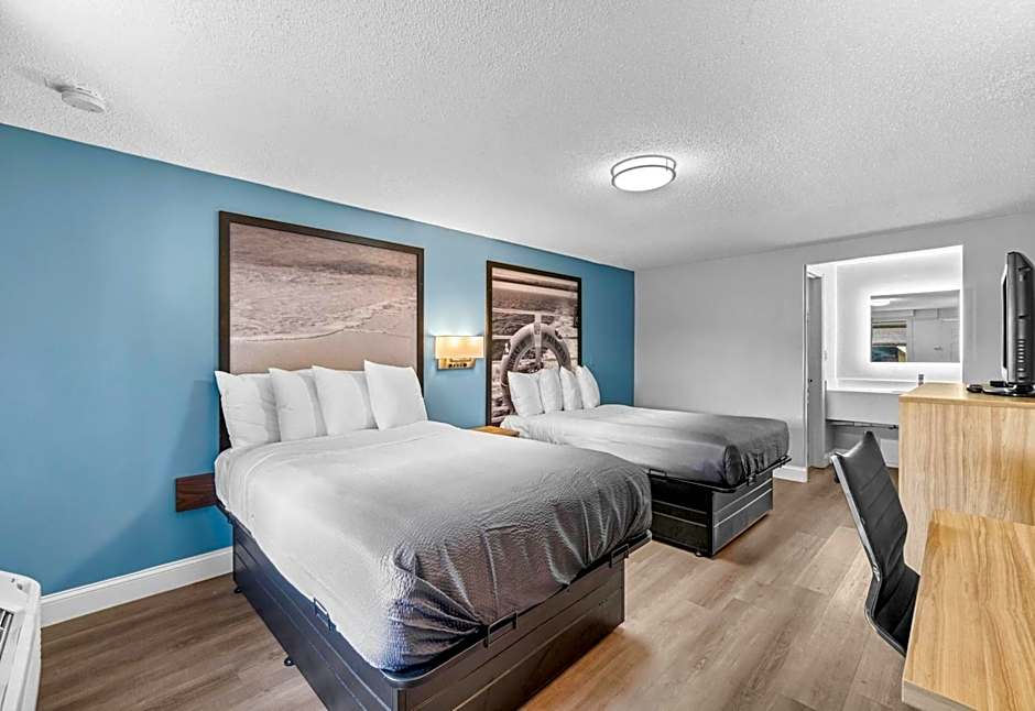 Super 8 by Wyndham Lantana West Palm Beach