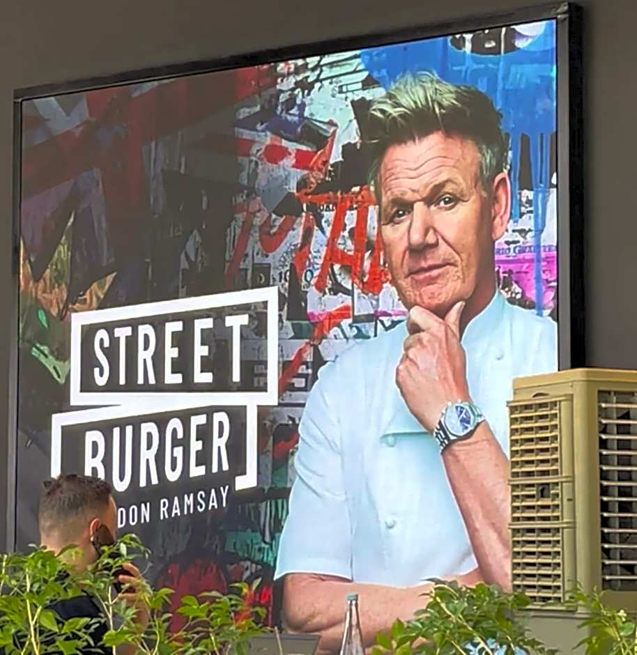 Mactan Newtown 8 boulevard Deluxe