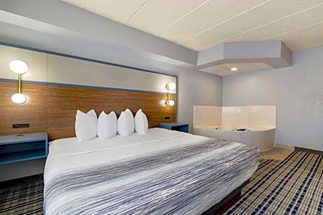 King Studio Suite with Roll-In Shower - Mobility Accessible/Non-Smoking