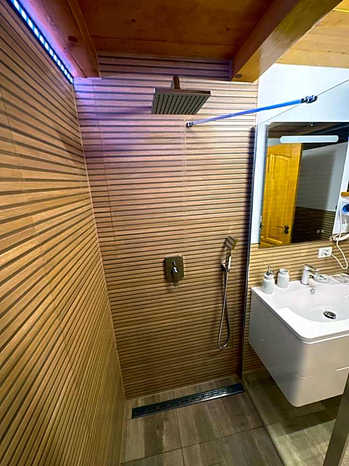 Casa de Lemn Arpasu de jos