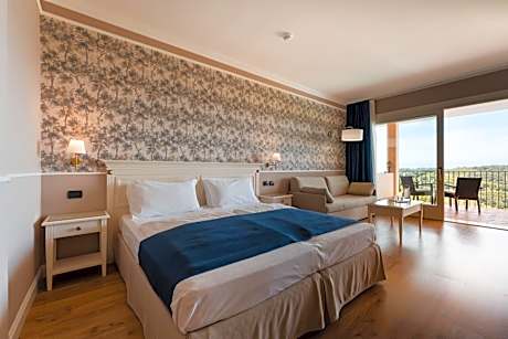 Junior Suite with Lake View