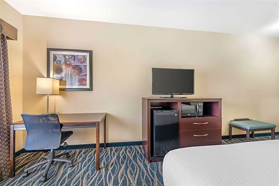 Best Western Plus Eastgate Inn & Suites