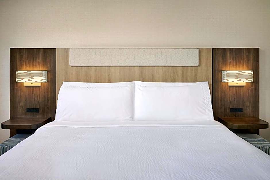 Holiday Inn Express & Suites Kitchener Southeast By IHG