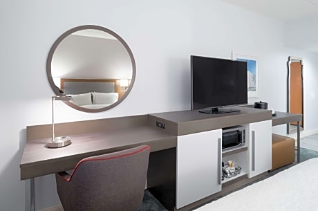 King Room with King Bed - Non-Smoking