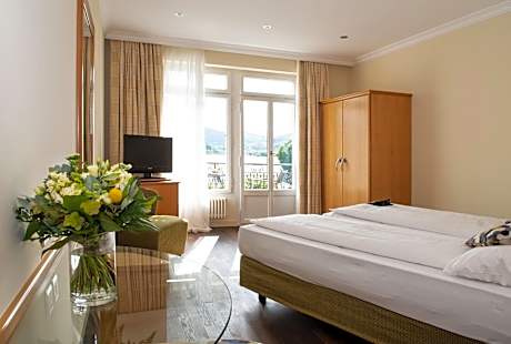 Superior Twin Room with Lake View and Balcony