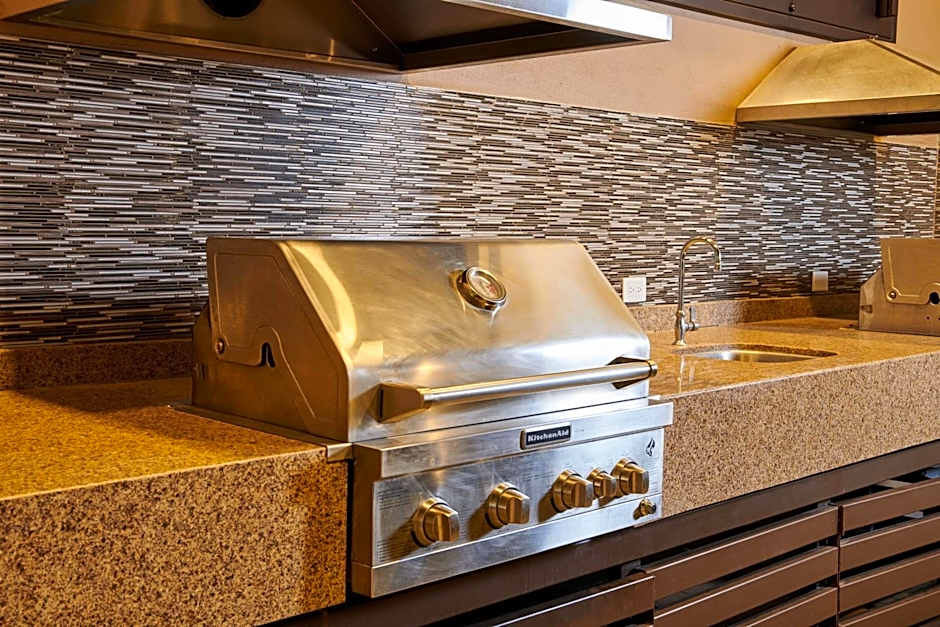 Wingate by Wyndham Chihuahua