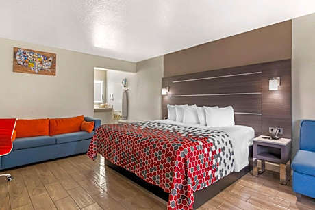 King Suite with Sofa bed - Disability Access/Non Smoking/Pet Friendly