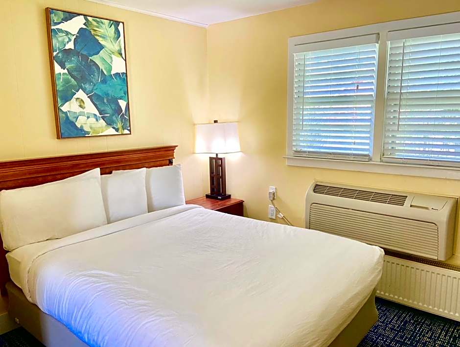 Elk Rapids Lakeshore Inn