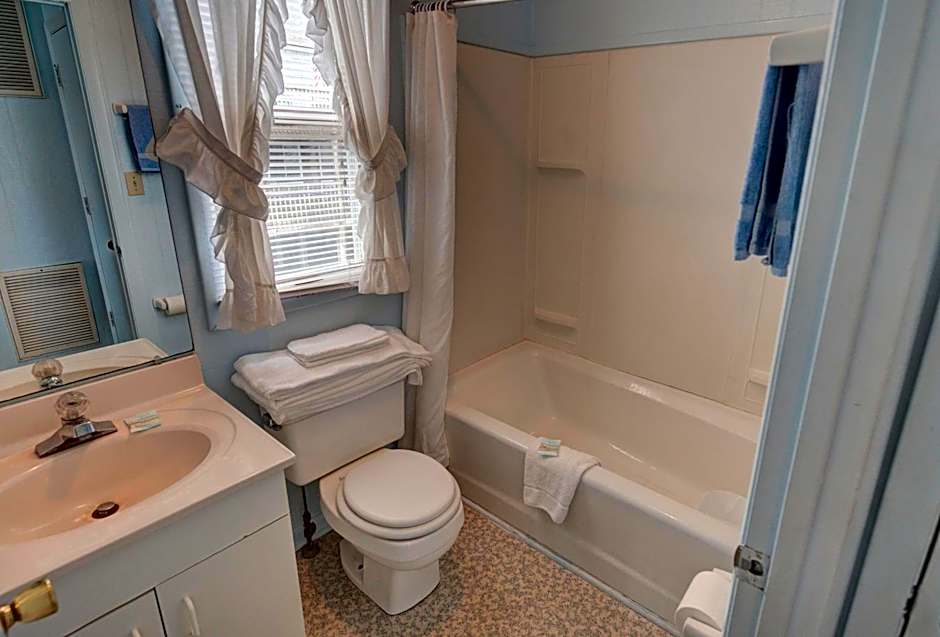 Photo 1 of 5 of Junior Suite, Pool View