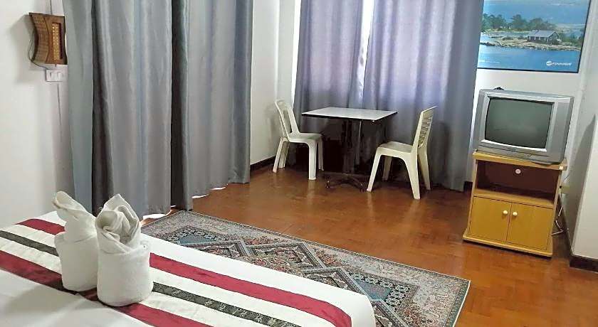 Beachfront Hotel Cha Am