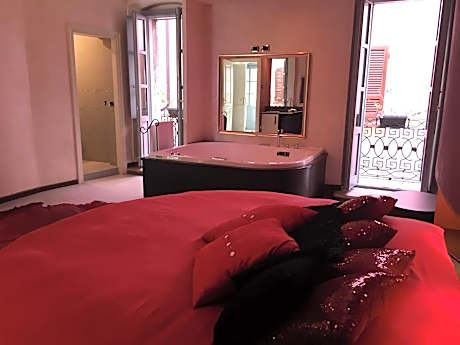 Deluxe Suite with Spa Bath