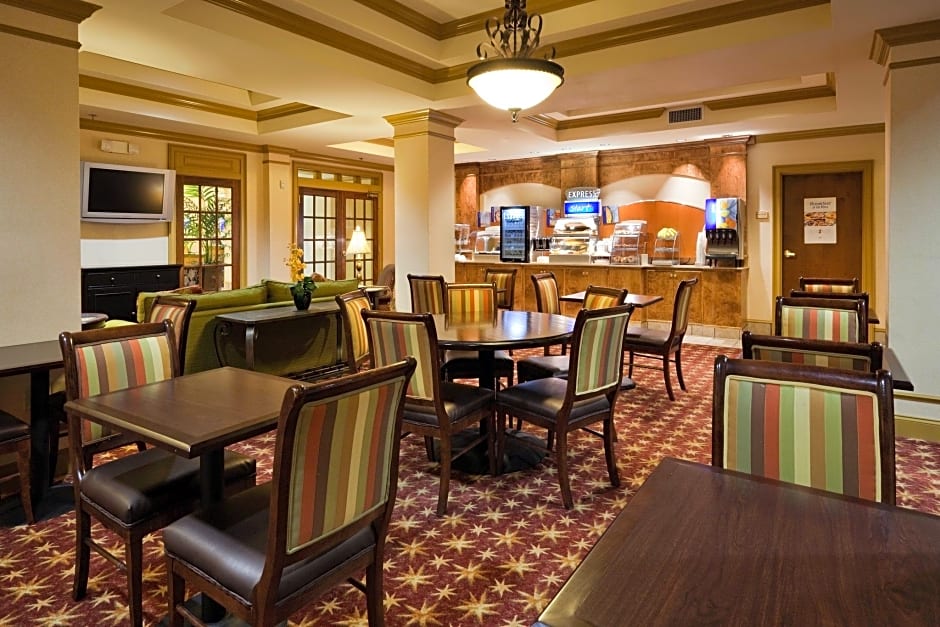 Holiday Inn Express Hotel & Suites Pell City By IHG