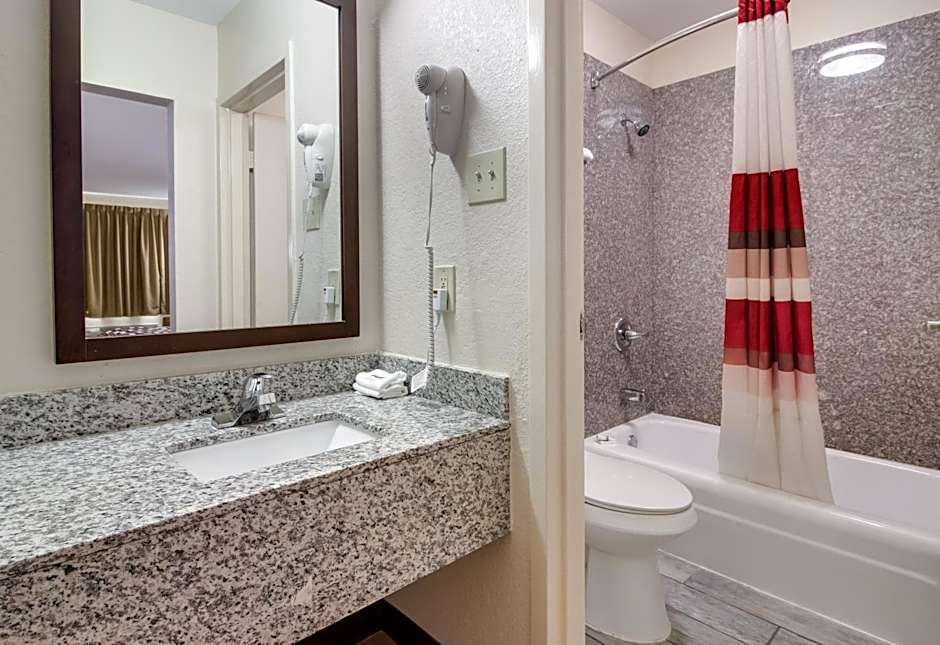 Red Roof Inn & Suites Commerce - Athens