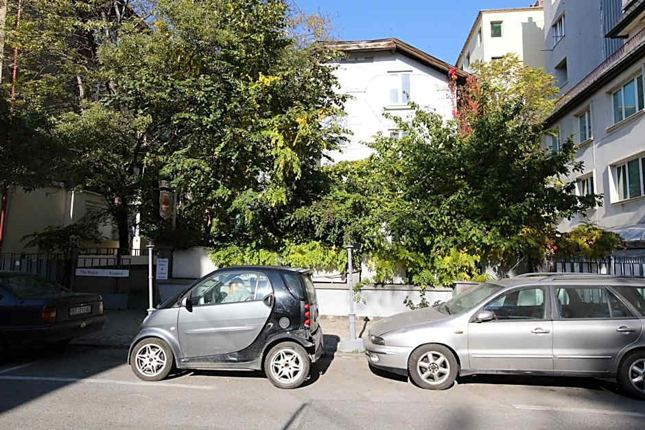 Hotel & Restaurant The House