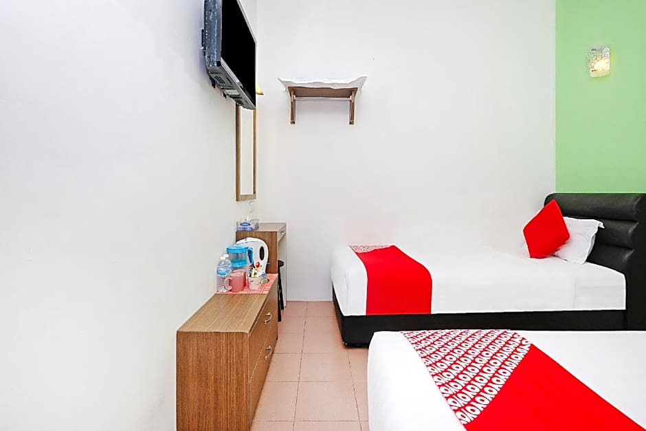 OYO 850 Gold Star Hotel