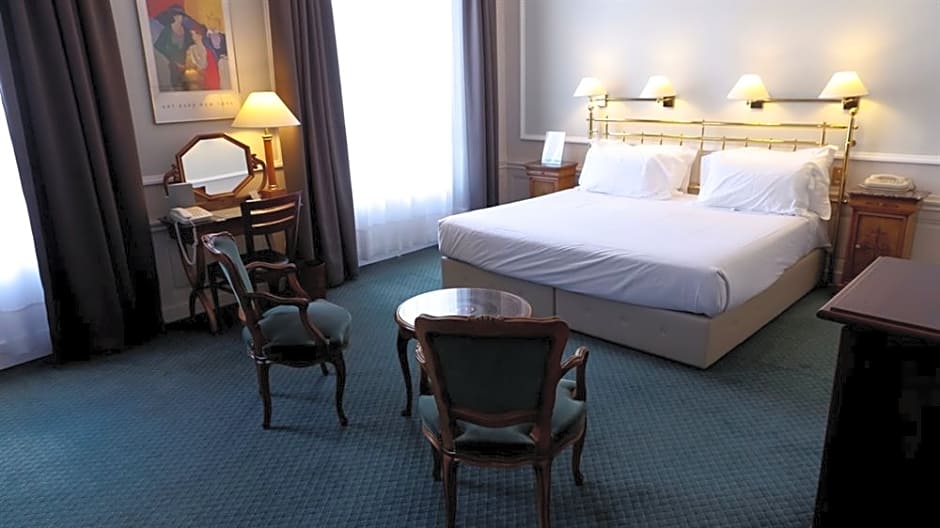 B4 Grand Hotel Lyon