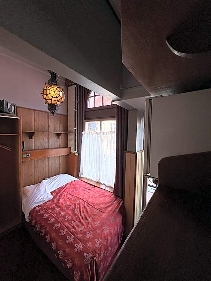 Nadia Hotel