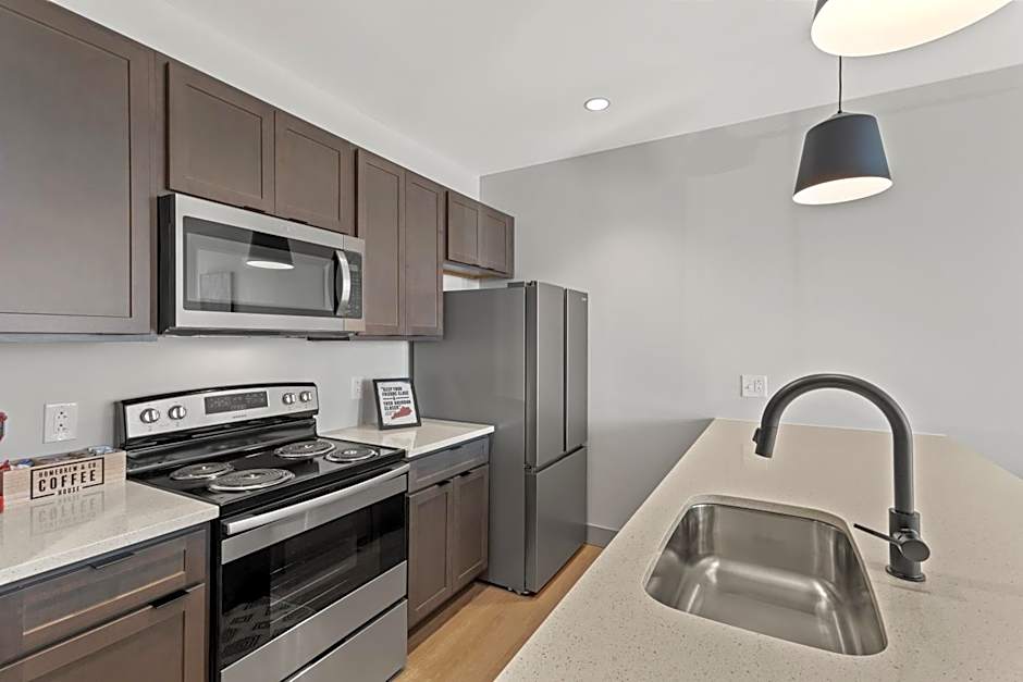 175 LEX - Walkable Downtown Lexington & Rupp Arena - Full Condos