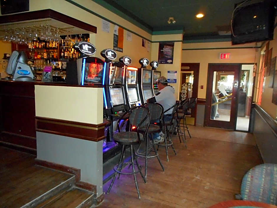 Super 8 by Wyndham Fox Creek