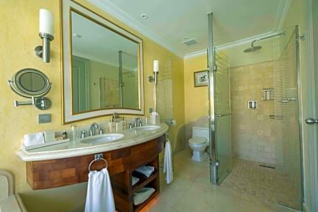 Swim Out Butler Suite Near Beach