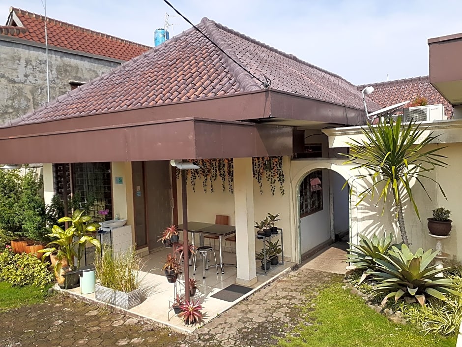 GIO Guesthouse Bogor (perlu bukti nikah)