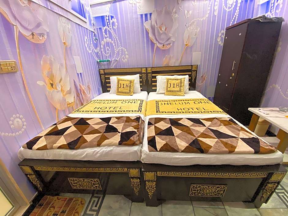 Jhelum One Hotel, Shandar Chowk Jhelum