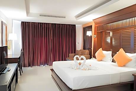 Deluxe Balcony King Bed