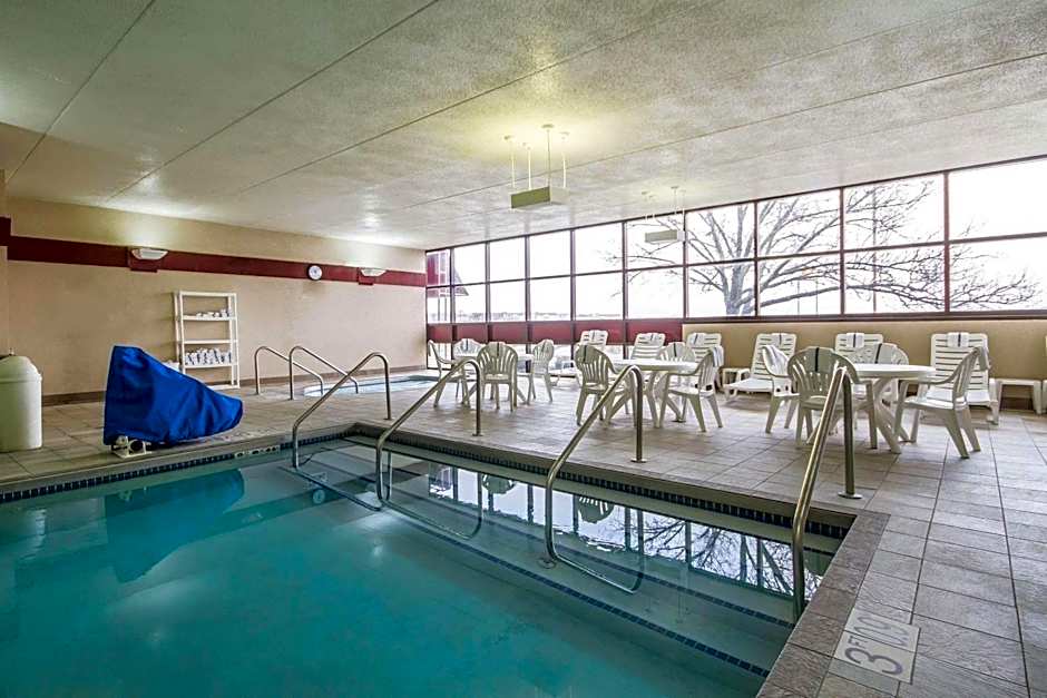 Comfort Inn & Suites Madison - Airport