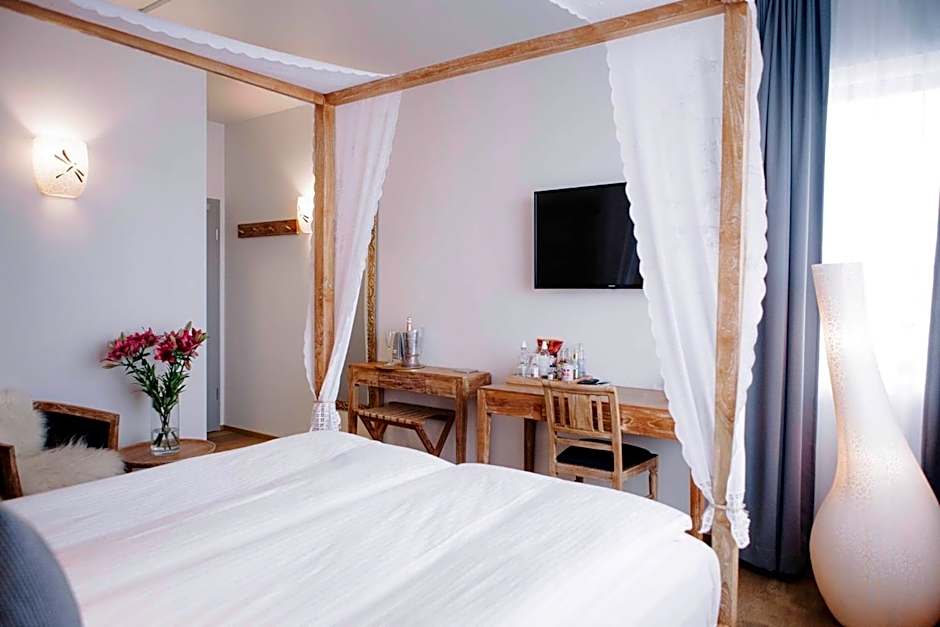 Eyja Guldsmeden Hotel