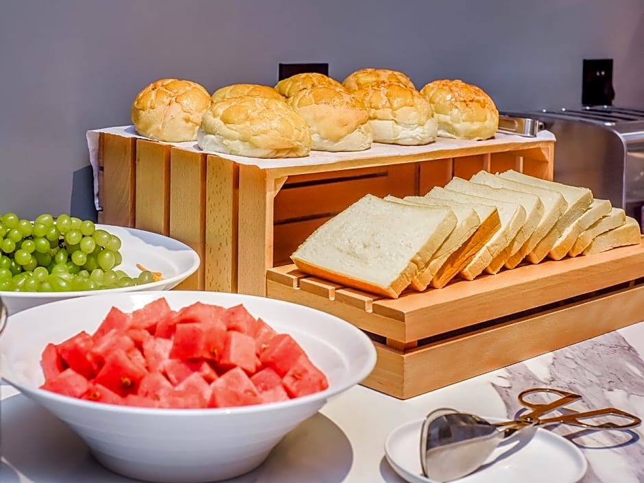 Boman Hotel Maoming High-speed ​​Railway Station South Aiqinghai Shopping Park