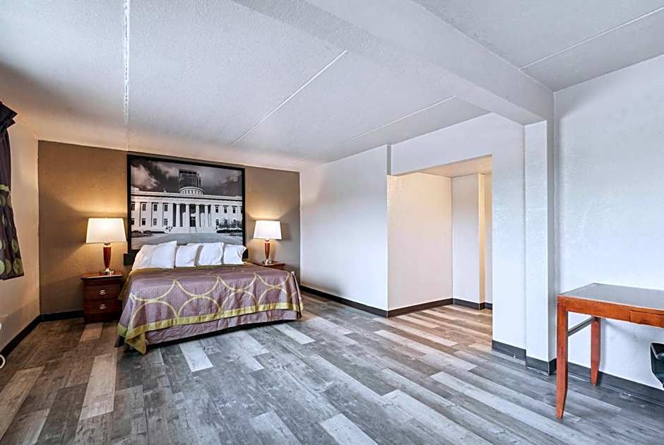 Super 8 by Wyndham Millbury/Toledo