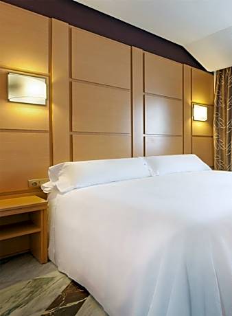 Superior Double Room with Queen Bed