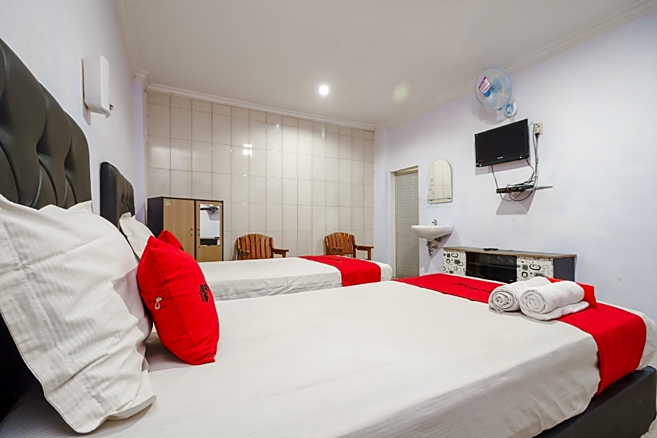 RedDoorz near Danau Toba Parapat