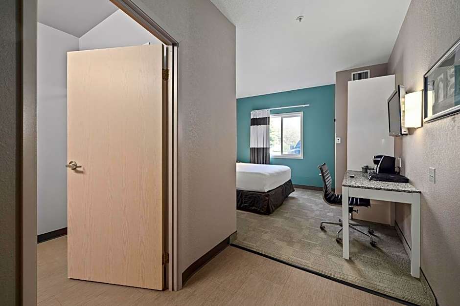 Prairie Crest Medicine Hat by IHG