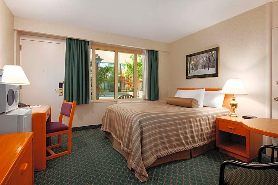 Travelodge by Wyndham Winnipeg East