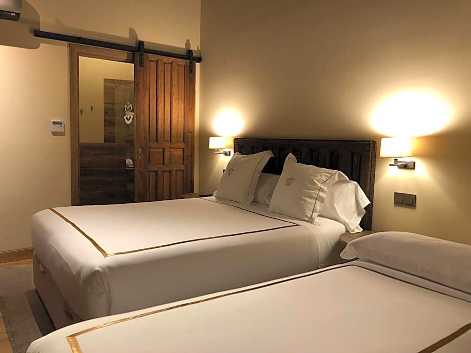 Photo 1 of 4 of Double Room