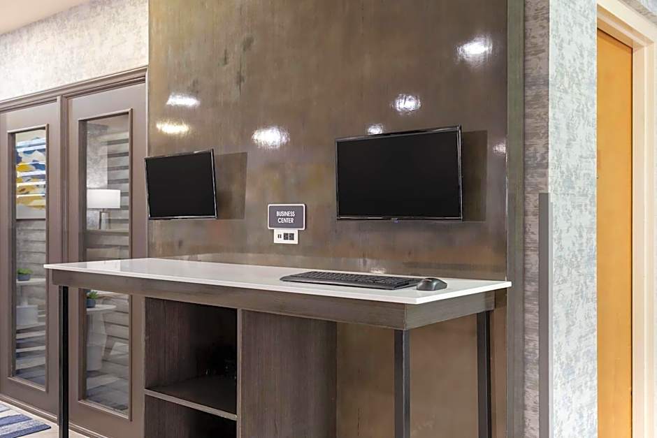 Comfort Inn & Suites Greenville Near East Carolina University