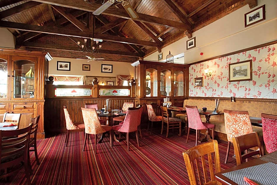 Best Western Plus Pastures Hotel