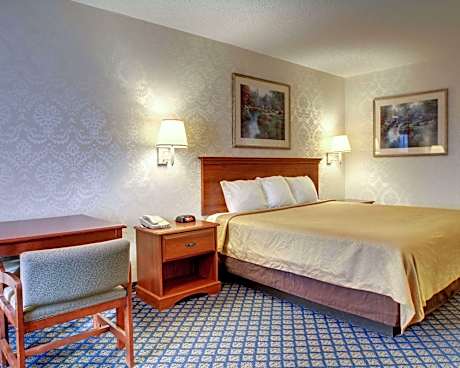 1 King Bed, Smoking