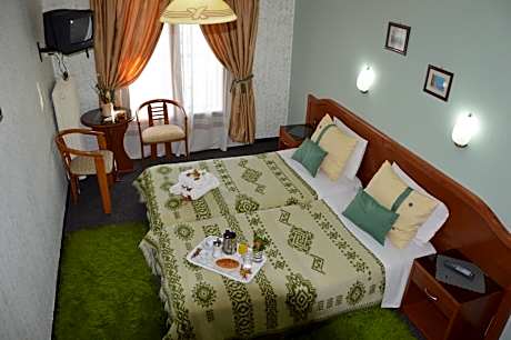 Double or Twin Room with Sea View