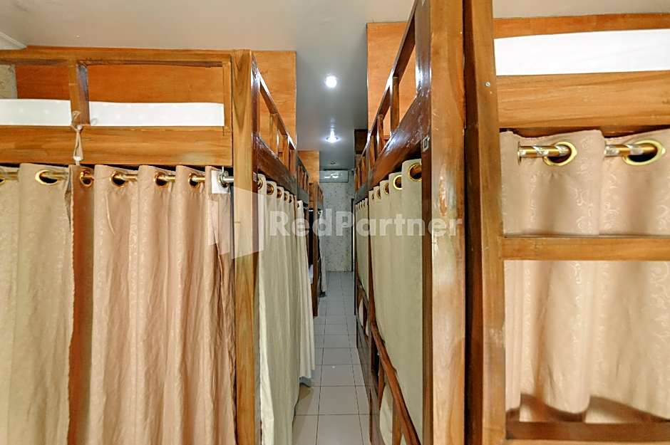 Shooting Star Hostel Kuta RedPartner (Mixed Dormitory)