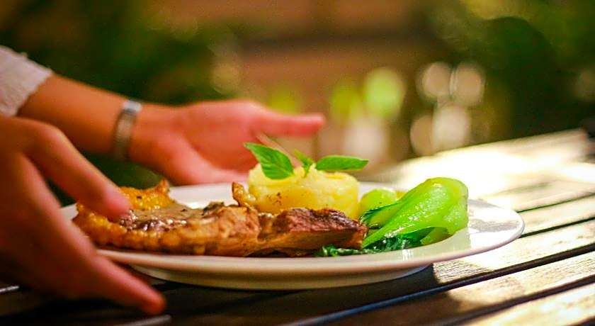 Pakse Hotel & Restaurant