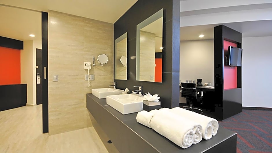 Holiday Inn Mexico Dali Airport by IHG